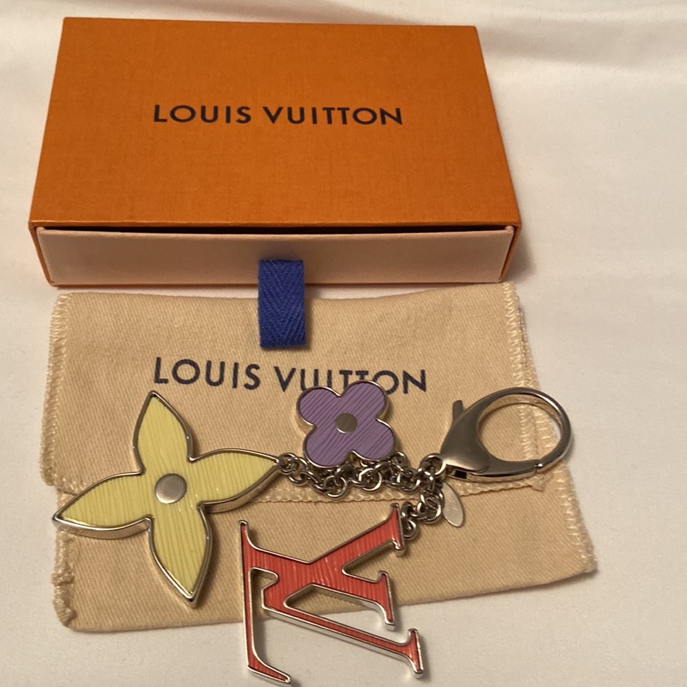 Authentic Louis Vuitton FLEUR D'EPI BAG
CHARM.